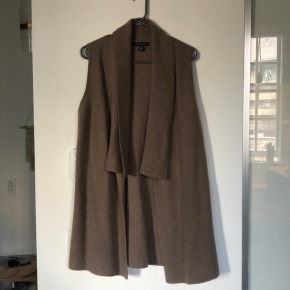 Saks Fifth Avenue Sweaters - Saks Fifth Avenue Cashmere vest Saks Fifth Avenue Sweaters - Saks Fifth Avenue Cashmere vest